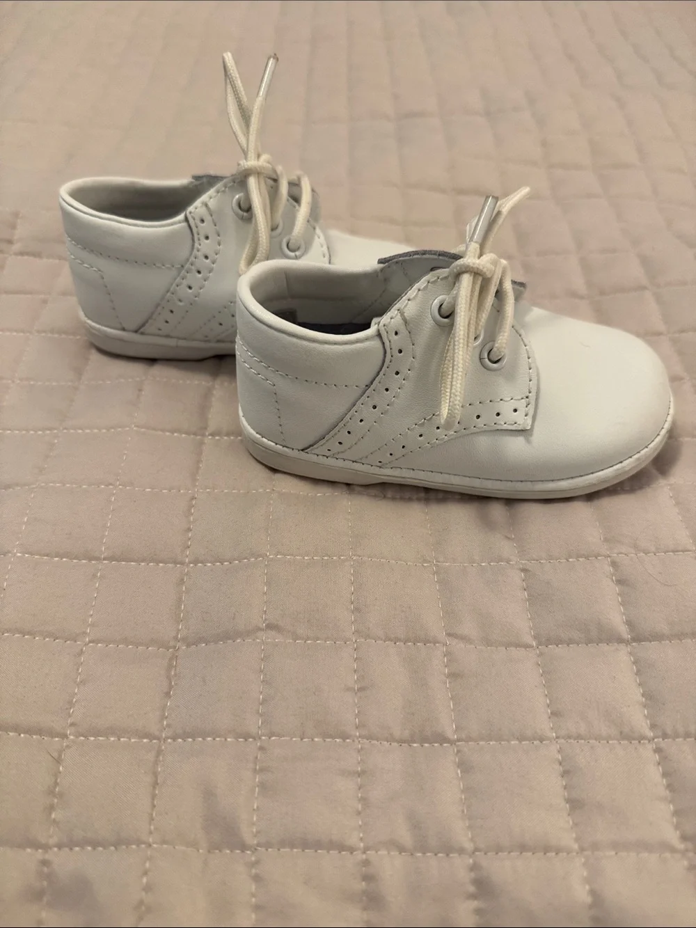 Angel size 4 white soft dress shoes